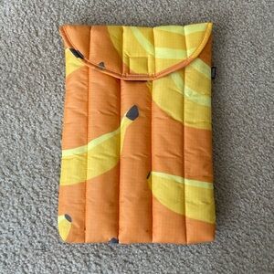 BAGGU Puffy 13” Laptop Sleeve- Banana Print